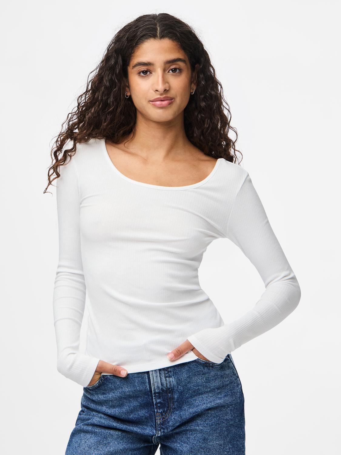 model_shot-front